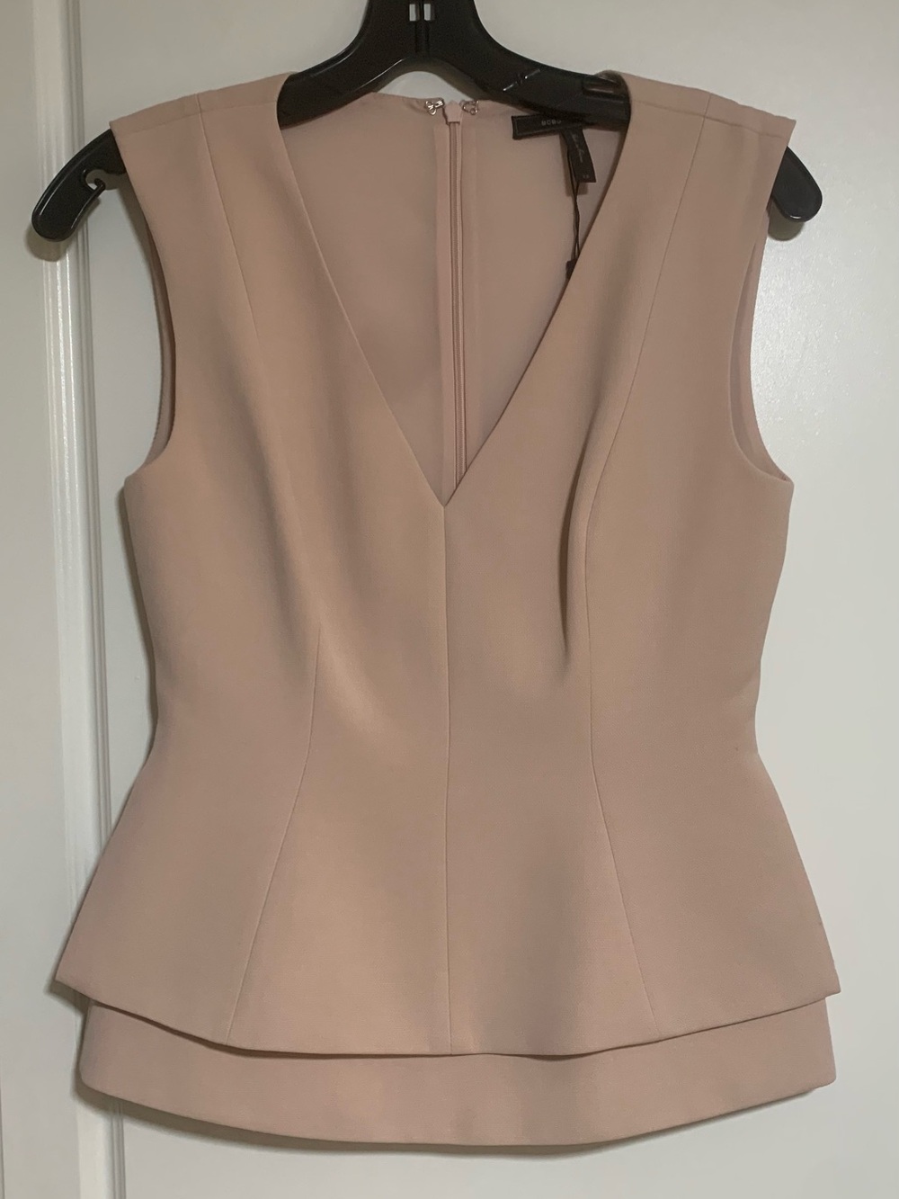 BCBG Jacquelynna Sleeveless V-Neck Peplum Top in Bare Pink Size XS